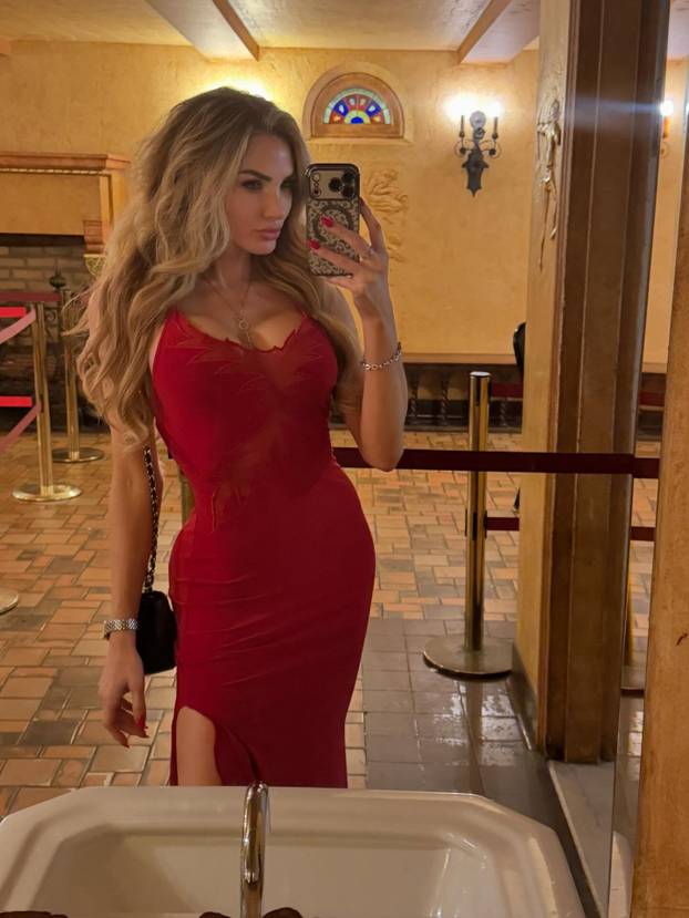 FOTO Možda ste ju sreli... Bujna influencerica posjetila Jadran: 'Ja sam u Hrvatskoj, a vi niste'