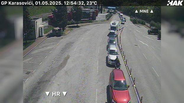 FOTO Velike gužve na Lučkom, na granicama se čeka satima, kod Karlovca kolona od 8 km!