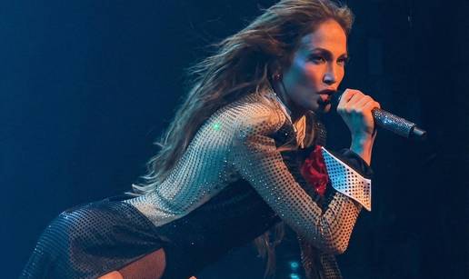 FOTO Tange, 'gole' kombinacije, obline i mi&scaron;i&cacute;i u prvom planu: Ovako je Lopez (56) nastupala