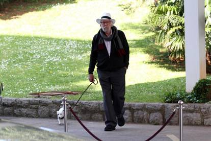 Donald Sutherland stigao je u Opatiju pa prošetao s psićem