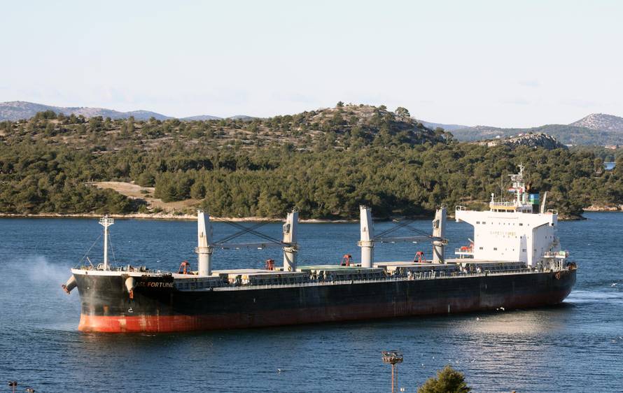 U luku Šibenik uplovio je najveći teretni brod koji je ikada prošao kroz Kanal sv. Ante