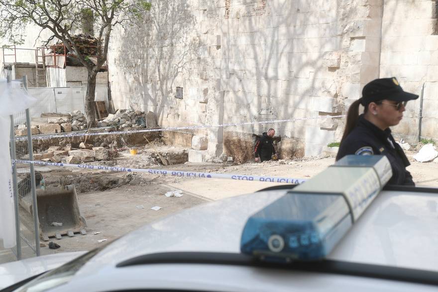 Split: Na radnika pala kamena gromada te ga priklještila, prevezen je u bolnicu
