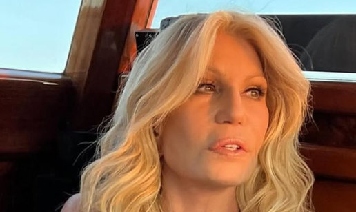 Jesu li botoks i fileri prošlost ili je sve stvar dobrog svjetla? Donatella iznenadila izgledom