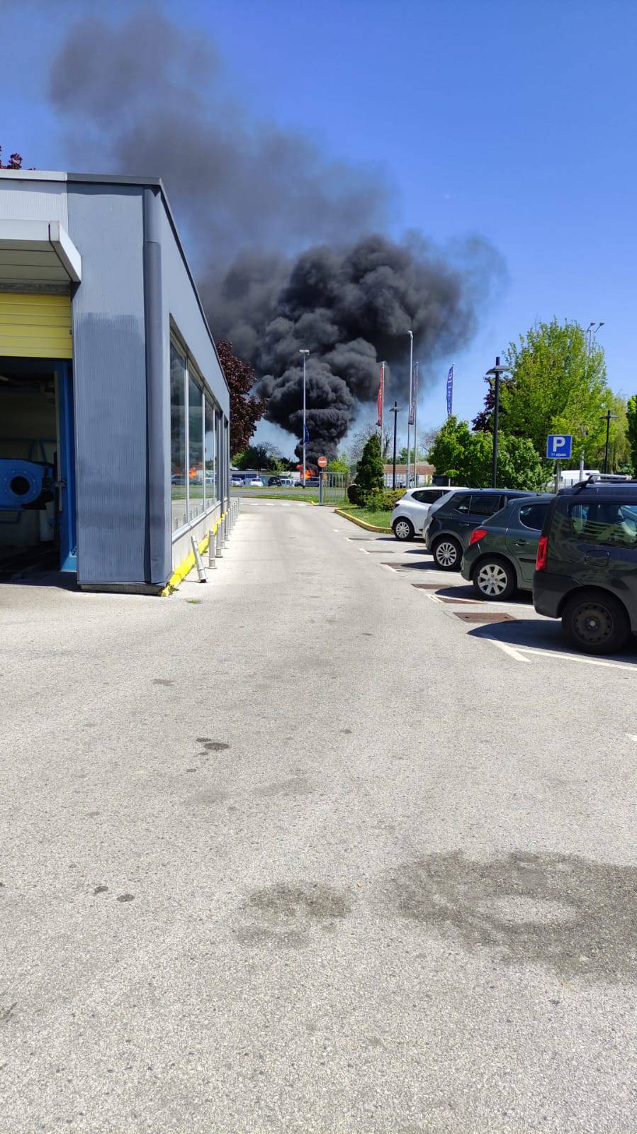 Izgorjelo smeće, plastika i papir, vatra je pod kontrolom. Kalinić: 'Kvaliteta zraka nije narušena'