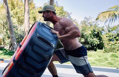 Hemsworth je 'pojeo krafnu': Počinje sličiti na Hulka Hogana