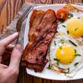6 namirnica koje nije mudro jesti s jajima, a na popisu se našla i svima omiljena slanina