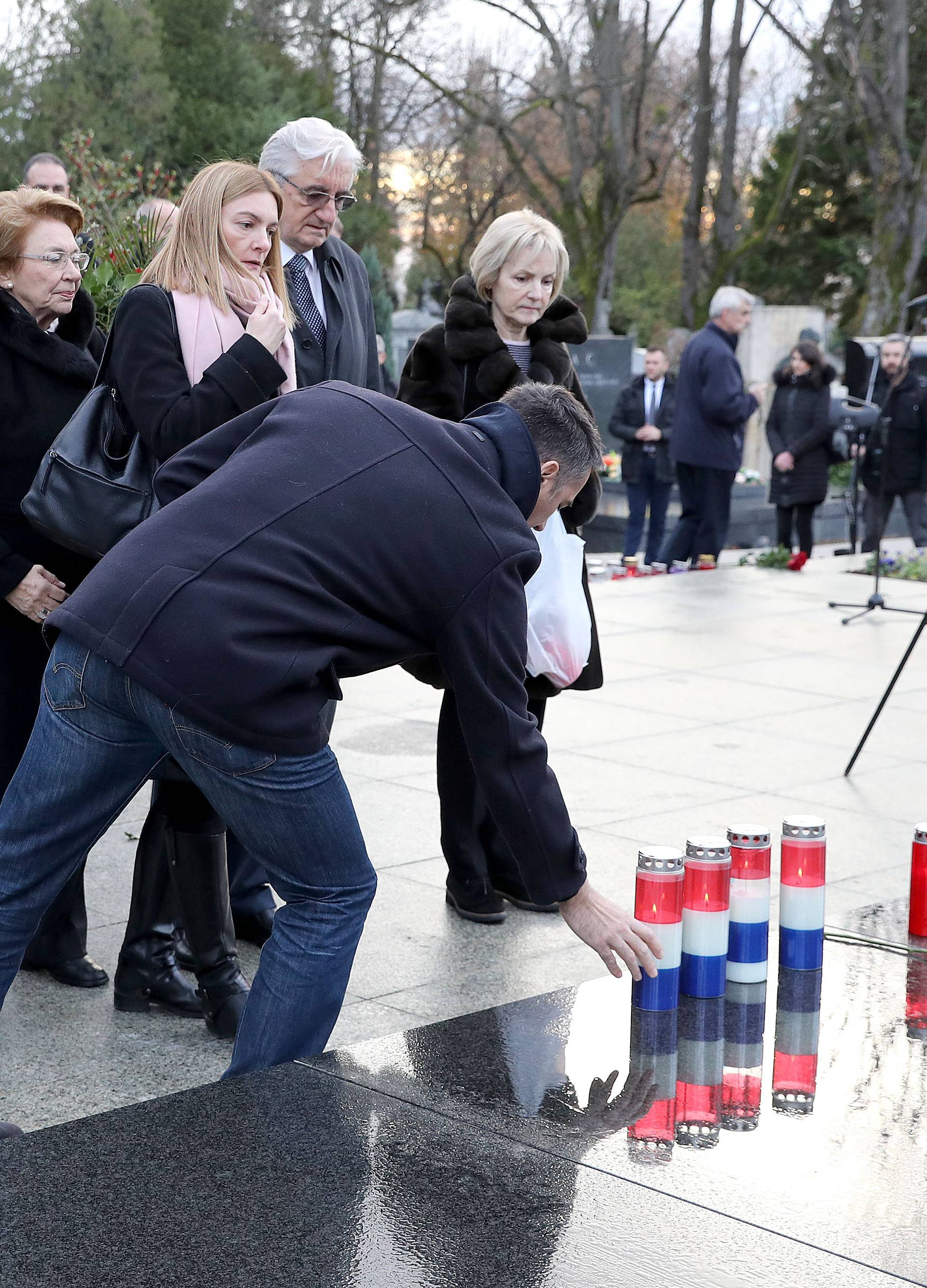 Zagreb: HDZ ploÅ¾io vijenac na grob predsjednika TuÄmana