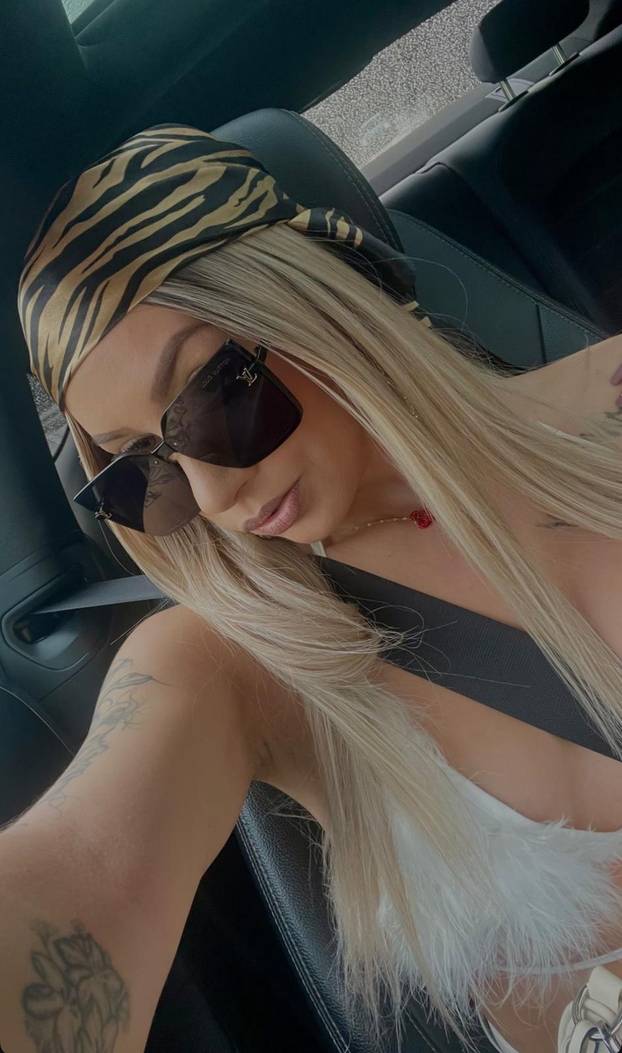 Twerkerica Sarah prošetala na špici novu frizuru: Crna, plava, kratka, duga... Sve je isprobala