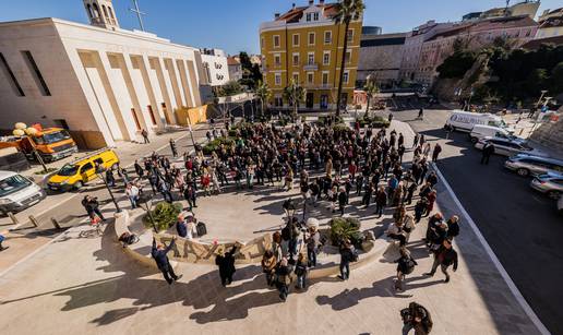 FOTO Novinari izašli na ulice u Zagrebu i Splitu zbog zakona: 'Plenki je malo nervozan...'