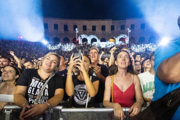 Pula: Parni valjak održao koncert u prepunoj Areni 