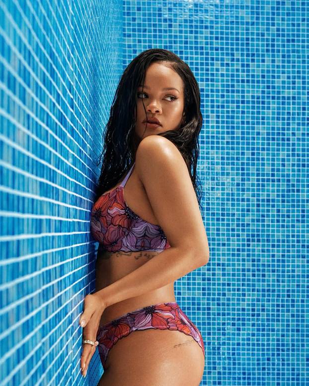 Ayy, mamacita! Rihanna mokra do kože najavila nestašno ljeto