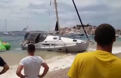 Video: U Primoštenu je puhalo olujno jugo, brod se nasukao