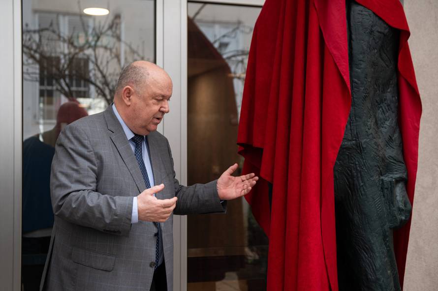 Zagreb: Otkriven spomenik Antuna Branka Šimića