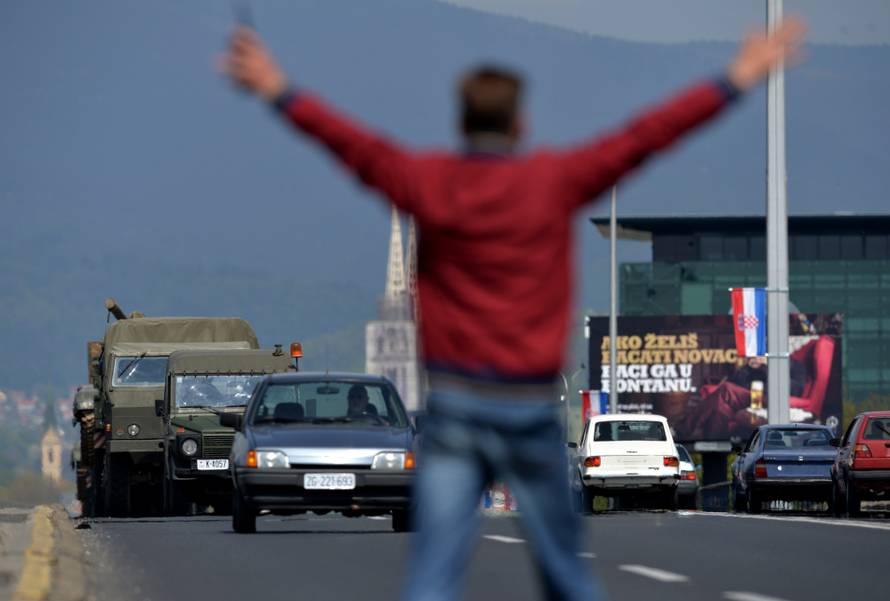Goran Višnjić jurio taksijem, a preko mosta prolazili tenkovi