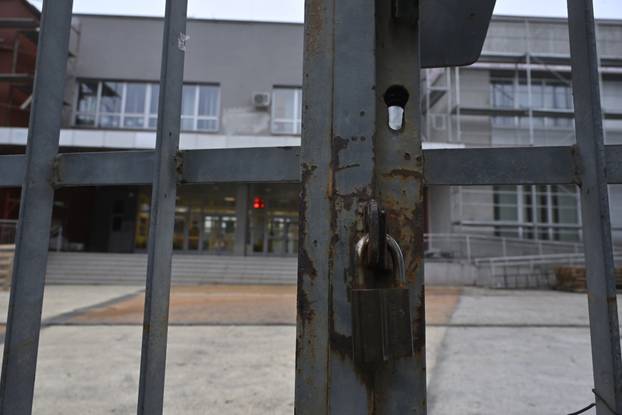 Dio obrazovnih ustanova širom Srbije obustavila je nastavu u znak podrške studentskim prosvjedima