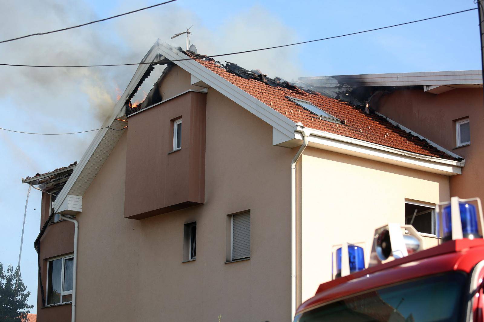 Velika Gorica: U stambenoj kuÄi izbio poÅ¾ar, na intervenciji ozlijeÄeno dvoje vatrogasaca