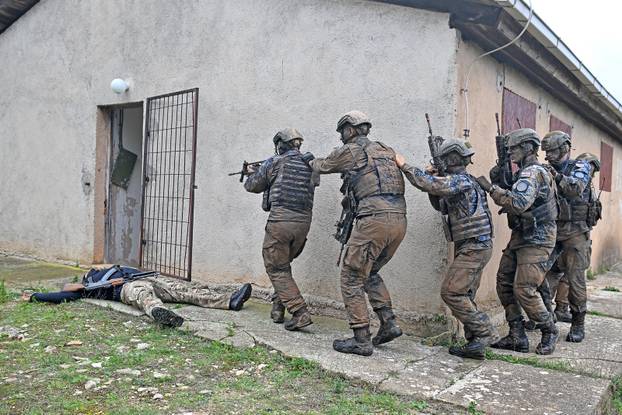 FOTO Novi hrvatski marinci primili su svoje beretke: Prošli intenzivnu integracijsku obuku