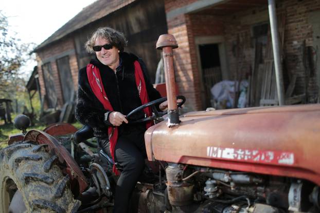 ?abraji: Goran Bregovi? u obilasku sv. Petra ?vrstec, sela njegovog oca