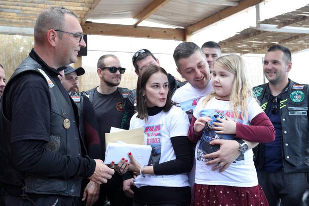 Brodarica: Bikeri predali novac roditeljima djevojčice Kiare Goršić