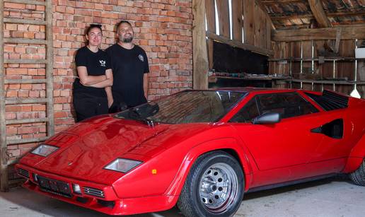 VIDEO &Ccaron;udo u Vrbovcu: U &scaron;tali na&scaron;li napu&scaron;teni Lamborghini. 'Sti&zcaron;u ponude, ali ne damo ga!'
