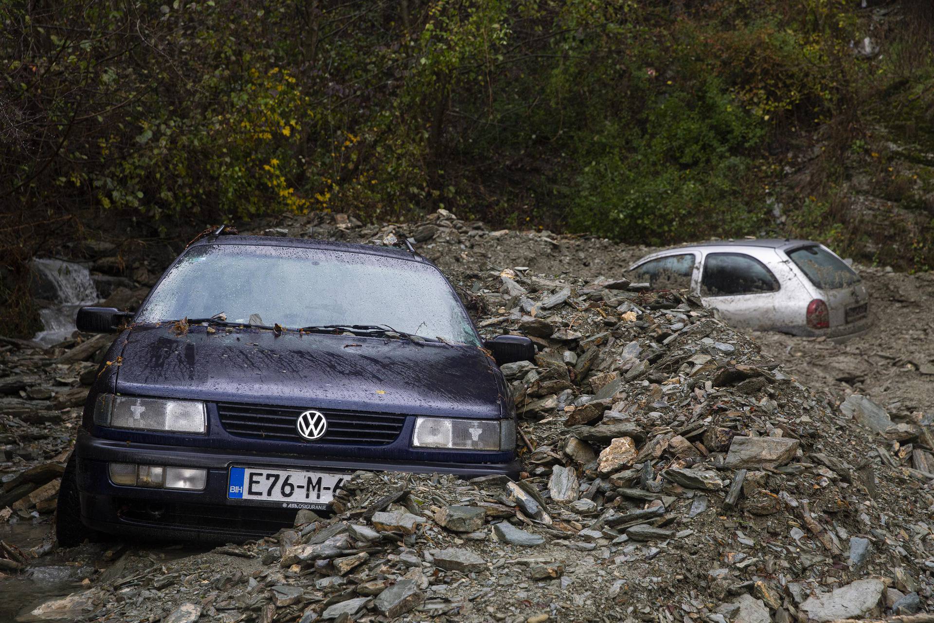 Usred poplava aktiviralo se klizište u mjestu Dragan selo