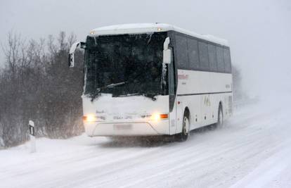 Snijeg i led na cestama: 'A1 je zatvorena za kamione dok autobusi normalno prometuju'