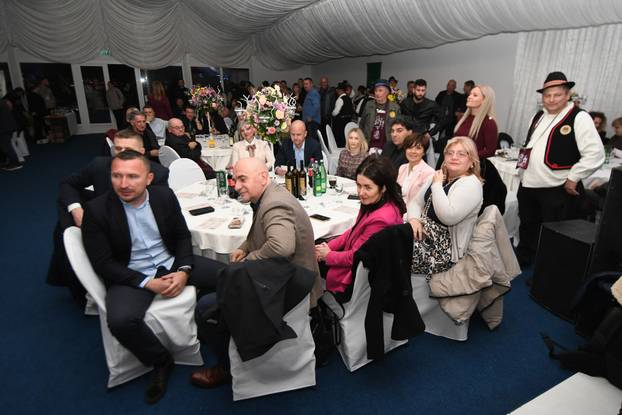 Križevci: Krštenje vina okupilo je 50-ak biskupa Svetih Martina iz cijele Hrvatske