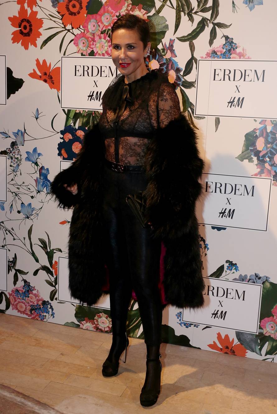 Uvijek šik: Borna je pokleknula pred kakicom svoje kujice Stele