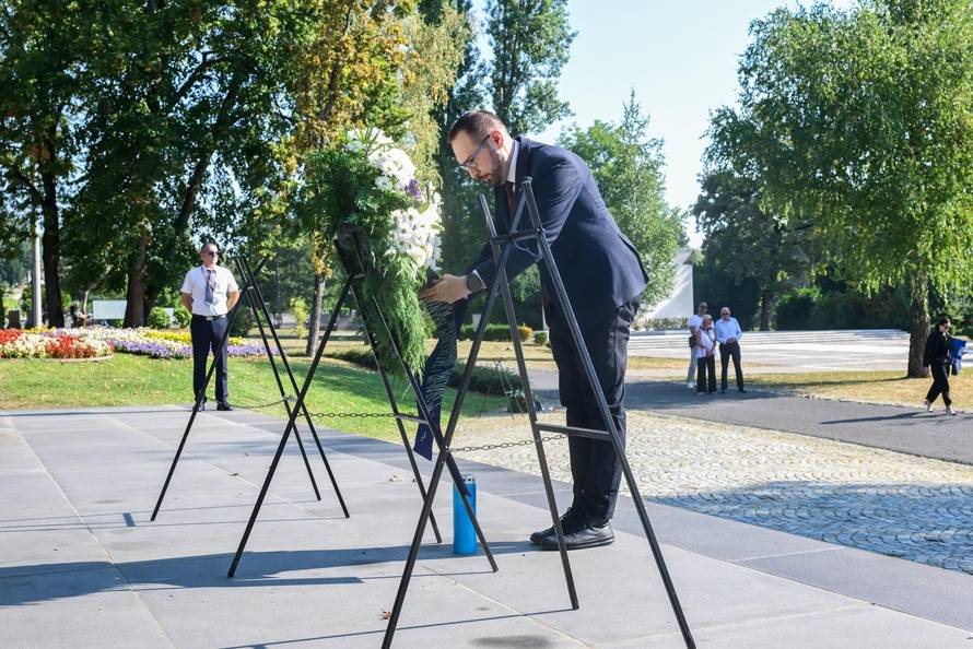 Zagreb: Tomislav Tomašević položio vijenac u povodu obilježavanja Dana pobjede i domovinske zahvalnosti