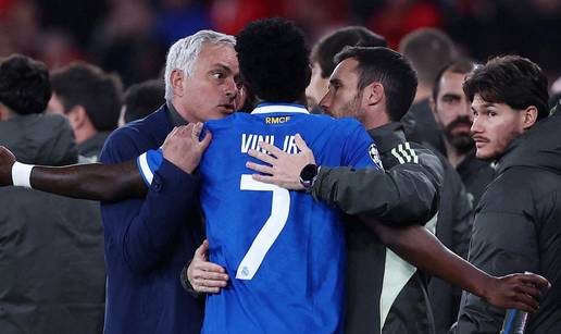 Romano: Postoji opcija da &cacute;emo Mourinha opet gledati u Realu