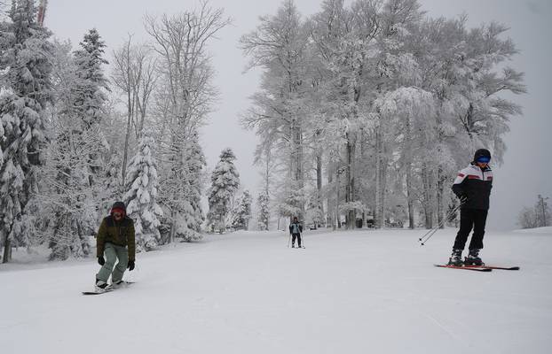 Zagreb: Započela skijaška sezona na Sljemenu 
