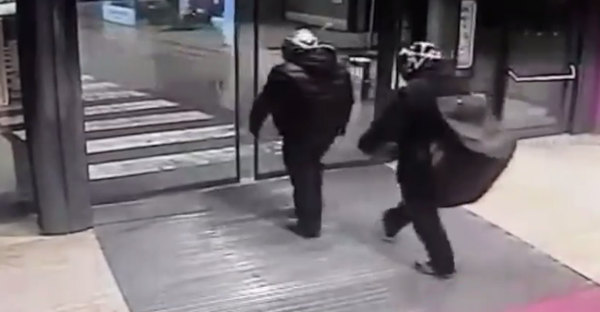 Ekskluzivan video: Ovi banditi opljačkali su nakit iz zlatarnice