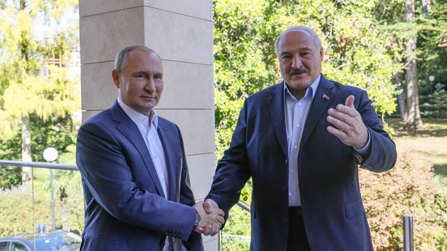 Russian President Putin and Belarusian President Lukashenko meet in Sochi