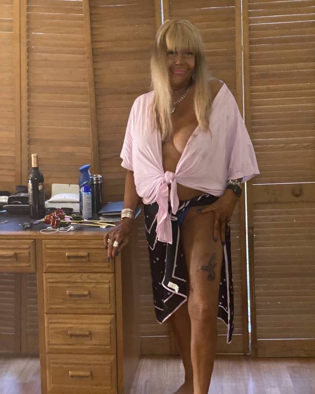 FOTO Ovisna je o solariju. Tamo je vodila i svoju 5-godišnju kćer. 'Kvarcala sam se svaki dan!'