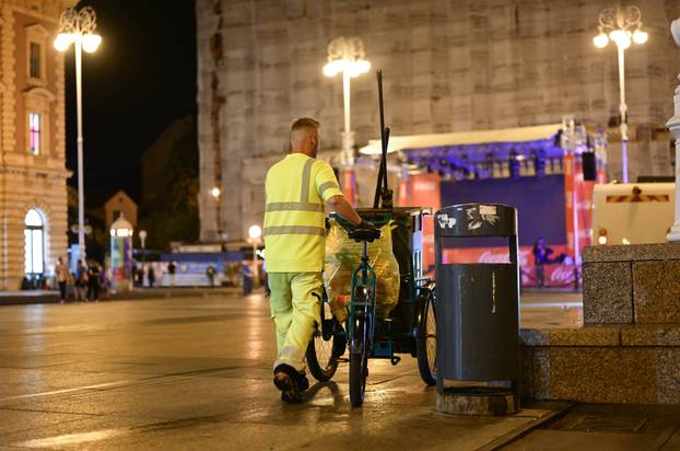 Zagreb: Čišćenje trga nakon gledanja utakmice 