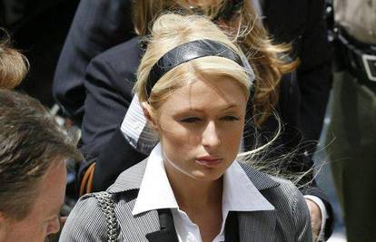 Paris Hilton prije zatvora boji keramičke medvjediće