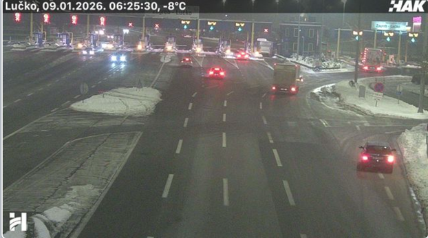 FOTO Snijeg, led i debeli minusi: Pogledajte stanje na cestama, u Lici i Dalmaciji pada snijeg