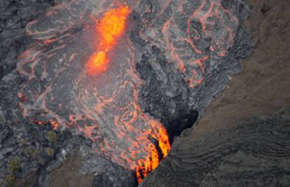 Eruptirao vulkan na Havajima pa mu krater propao za 110 m