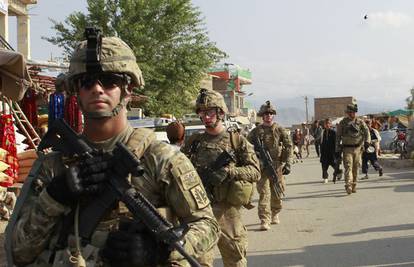 Taliban samoubojica ranio 89 ljudi i mnogo američkih vojnika