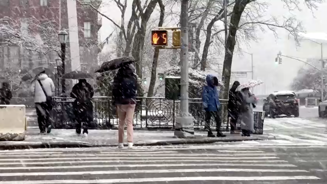 VIDEO Snježna oluja pogodila New York: Nastao kolaps u prometu, zatvorene škole...