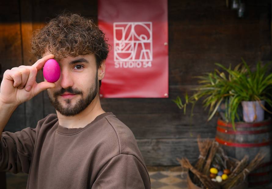 Svi se vraćaju bojanju pisanica prirodnim metodama: Nađite u vrtu ili šumi  grah za plavu...