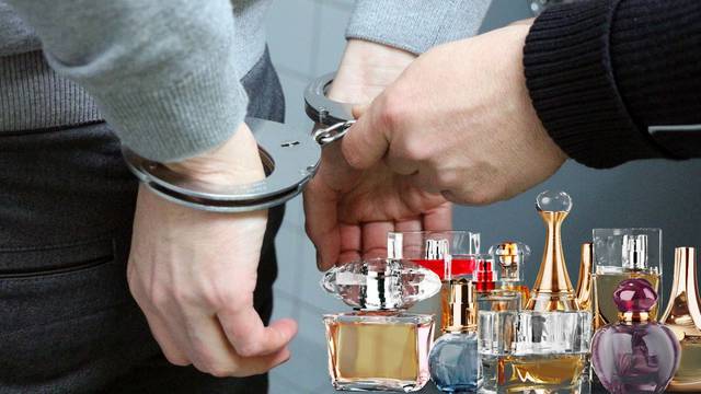Ulovili mladog razbojnika (19): Okomio se na drogerije po Zagrebu, ukrao je 24 parfema