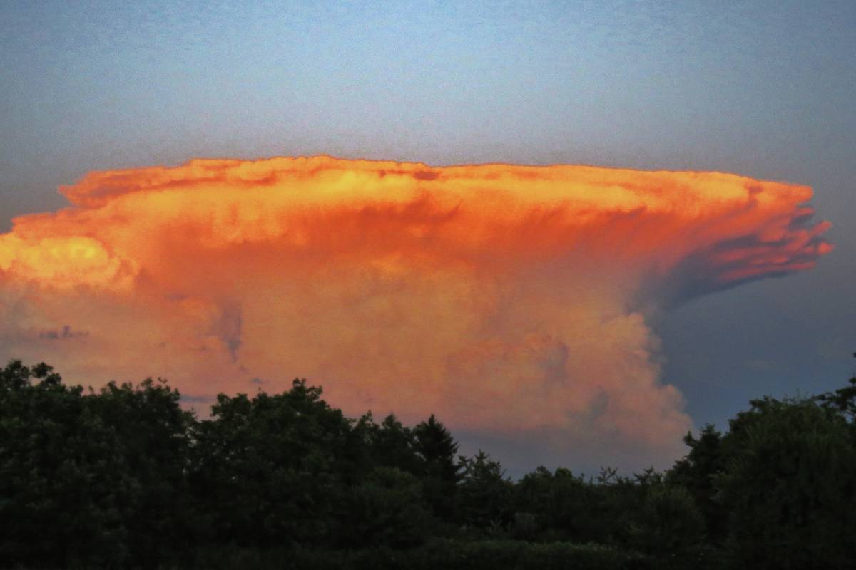 Nevjerojatne fotografije oblaka kod Slavonskog Broda, izgledao kao iz filma Dan Nezavisnosti...