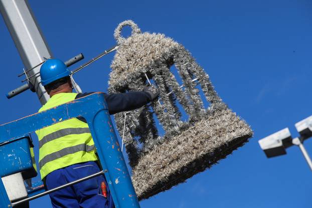 Zagreb: 56 dana do Božića - započelo dekoriranje prometnica