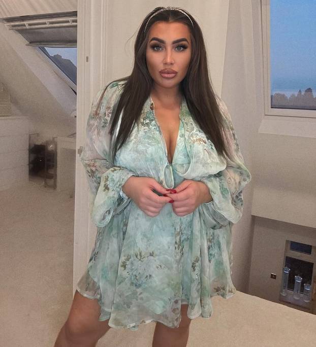 FOTO 'Bolje da ljulja nego... ' Izvijala se na bazenu, a kad su došli paparazzi - izbacila guzu