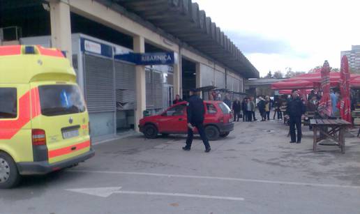 Vozač se Opel Corsom zabio u ribarnicu na karlovačkoj tržnici