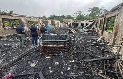 Gvajana: Studentica izazvala razorni požar jer su joj oduzeli mobitel. Poginulo 19 mladih