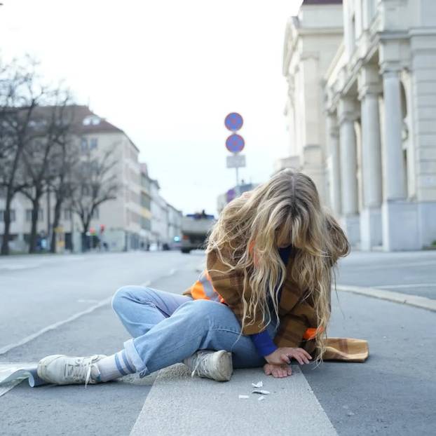 FOTO Klima-Shakira u središtu skandala. Atraktivna Anja htjela oštetiti Merzov avion