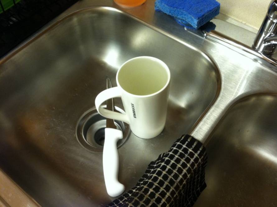 Žena se razvela od mene - jer sam ostavljao suđe u sudoper