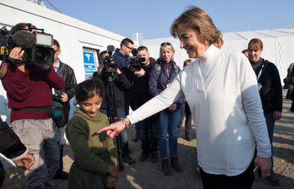 Vesna Pusić posjetila kamp u Sl. Brodu i sve fotografirala